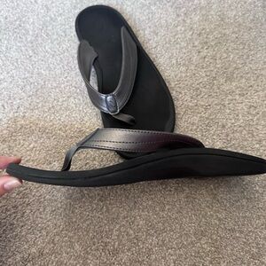 Women’s Olukai Flip Flop Sandals size 10